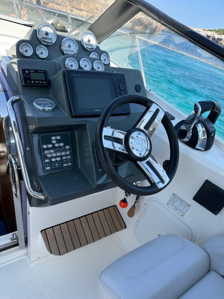 Bavaria Sport 300