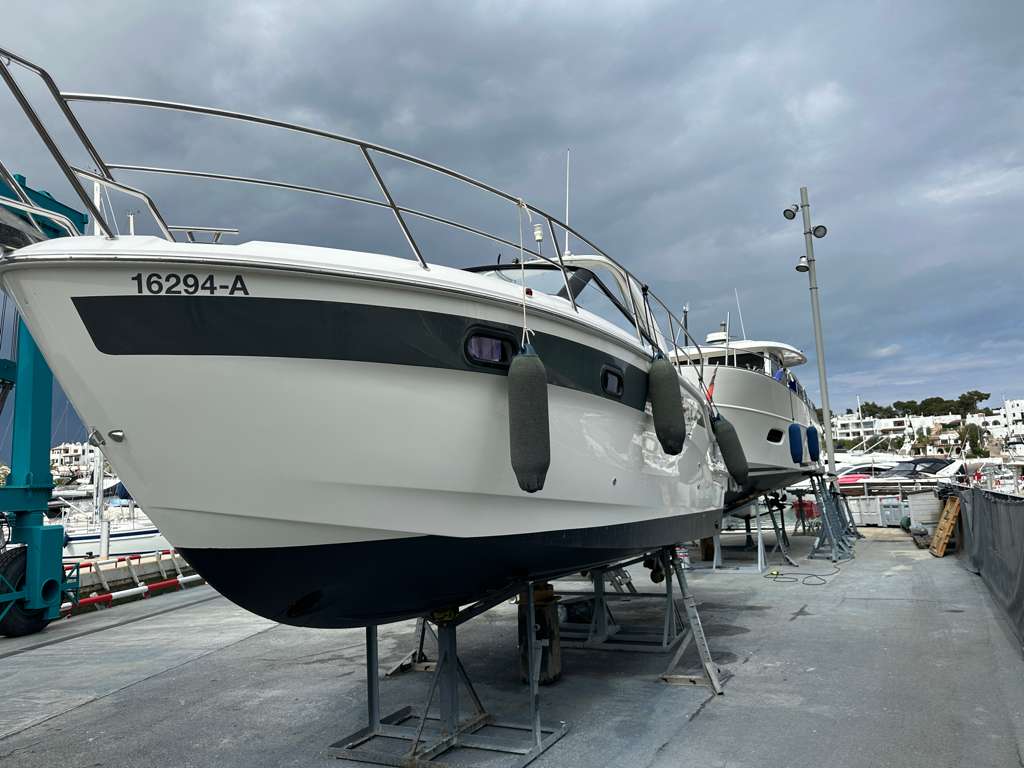 Bavaria Sport 300