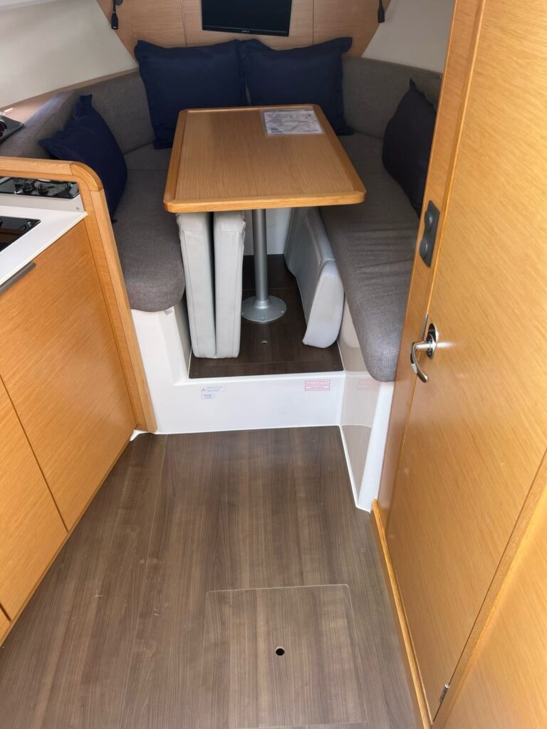 Bavaria Sport 300