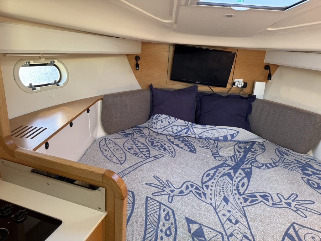 Bavaria Sport 300