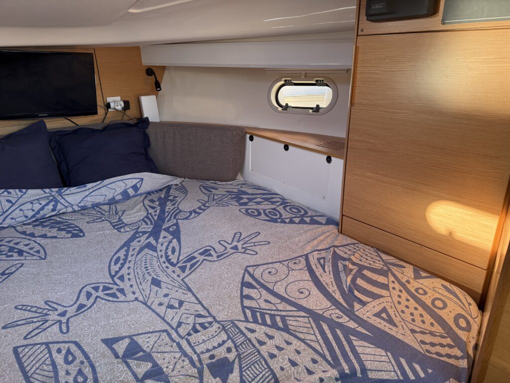 Bavaria Sport 300