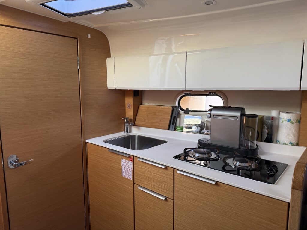 Bavaria Sport 300